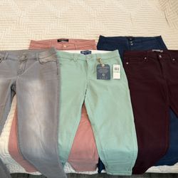 Women’s Pants Bundle • See Description For Sizes • $30 For All 5 Pairs • Pickup In Deer Park Tx