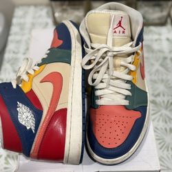 WMNS AIR JORDAN 1 MID SE FRENCH BLUE/MAGIC EMBER