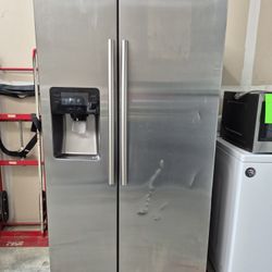 Samsung 24.5 Cu. Ft. Side-by-Side Refrigerator rs25h5111