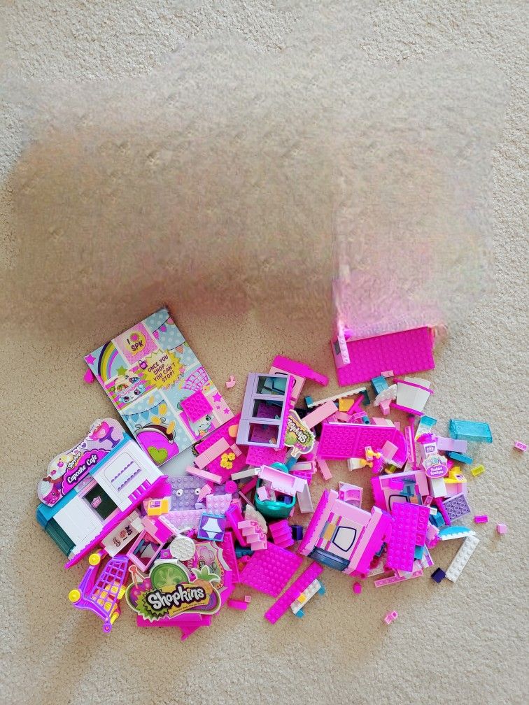 Bunch of shopkins building set