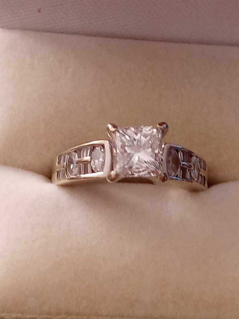 18k White Gold Diamond Ring