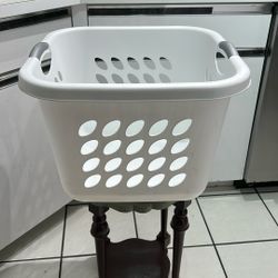 Sterilite Square Laundry Basket 