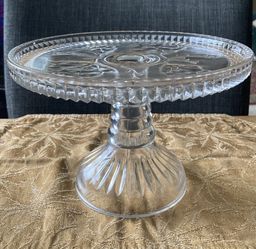 Glass cake stand