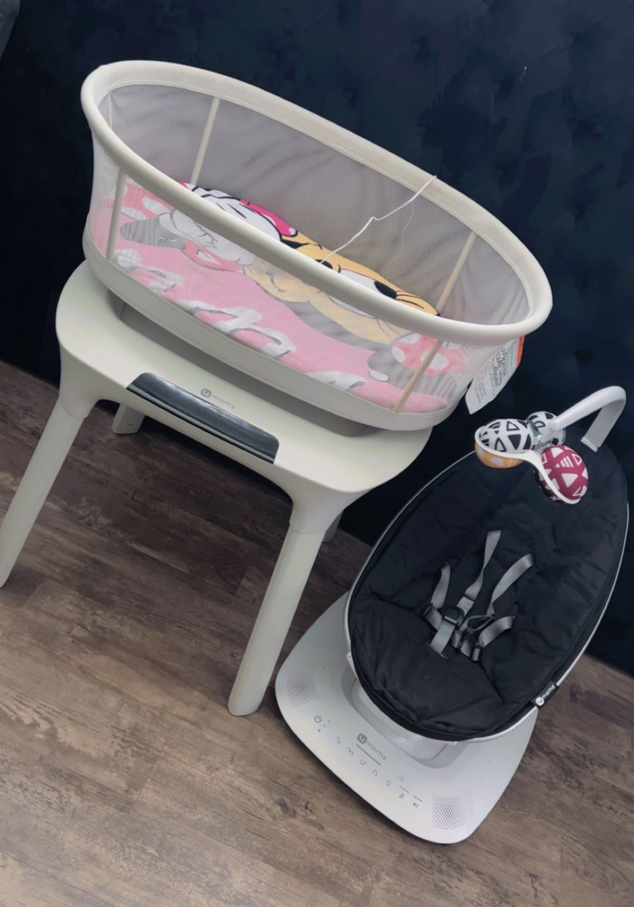 4moms MamaRoo Sleep Bassinet & Multi -Motion Baby Swing Connectivity