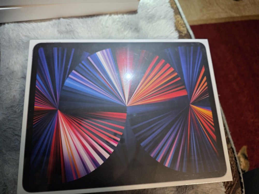 Sealed Apple iPad Pro 12.9 inch (5th Gen) 1tb UNLOCKED