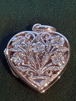 "NEW" Sterling silver " locket " pendant