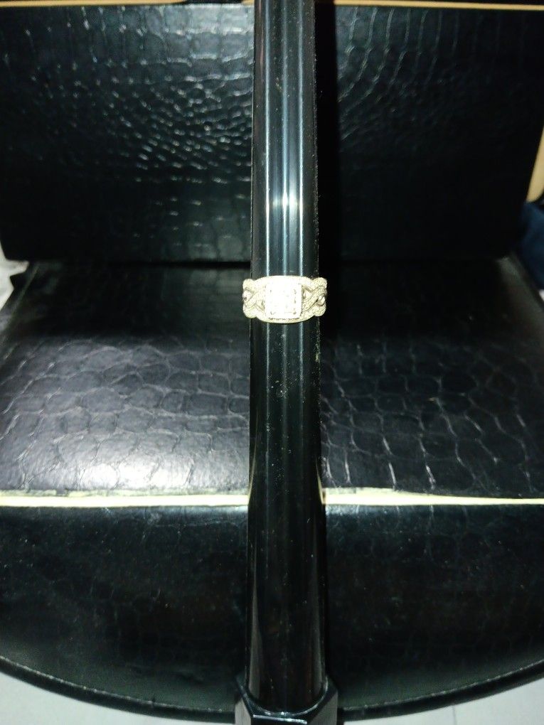 Beautiful 14k White Gold Wedding Band