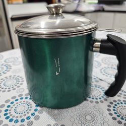 New, never used tin oil strainer, fat separater with cover and fine mesh. 