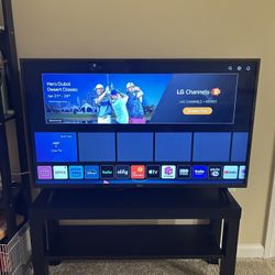 LG 43” 4K Smart TV – Excellent Condition
