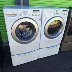 Washer Dryer Lg With Pedestals 