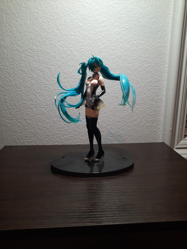 Hatsune Miku Japanese Arcade Machine Figure