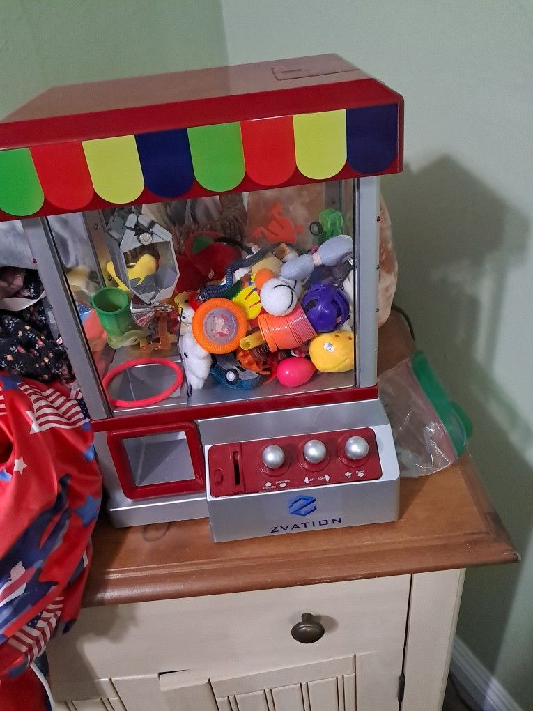 The Claw & Prizes