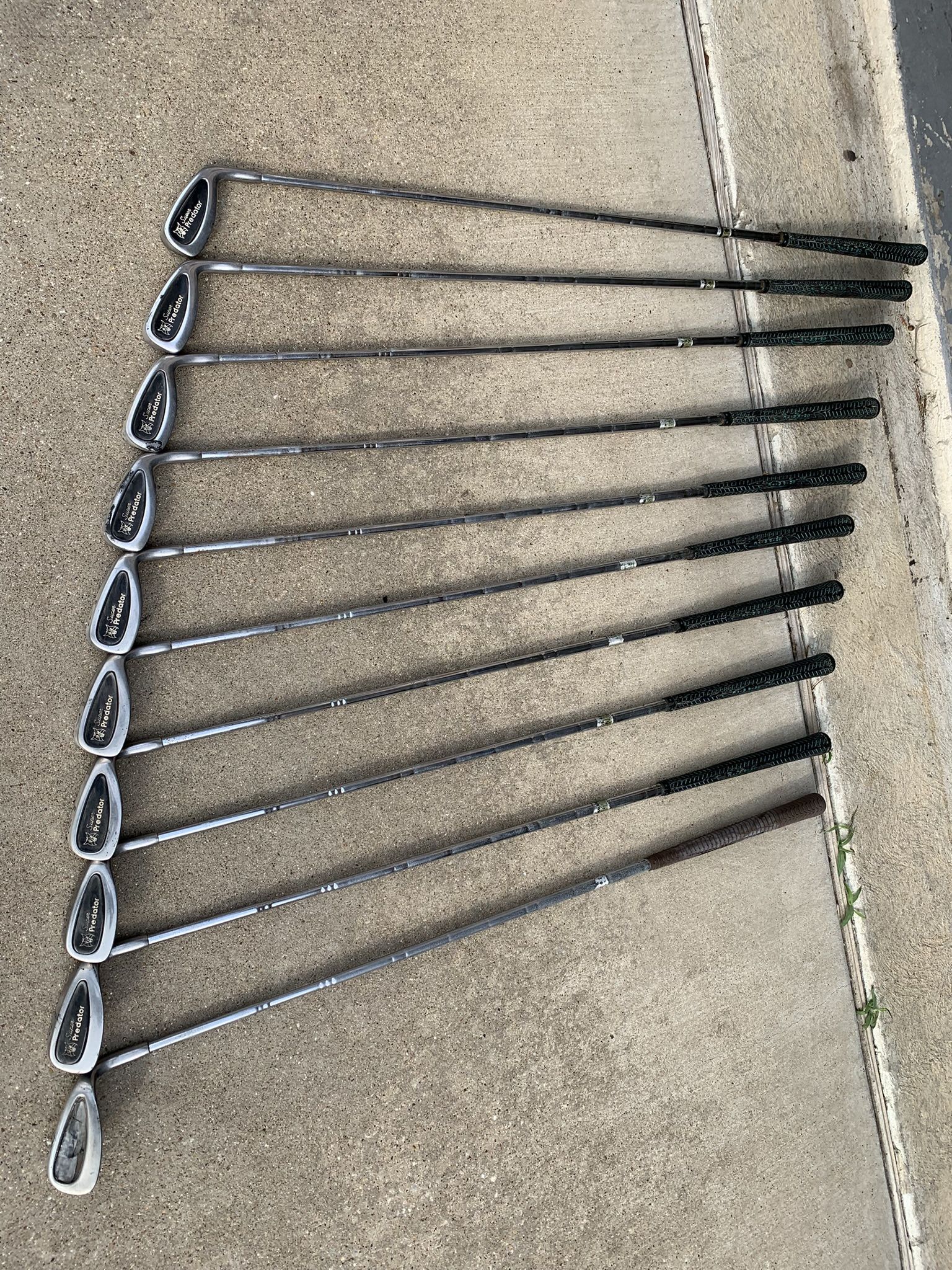 VINTAGE GOLF CLUBS