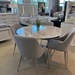 New Breakfast Table With 4 Gray Chairs 