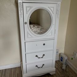 Dresser sets