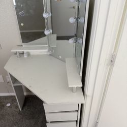 Large Vanity With Drawers, Mirrors And Lights.