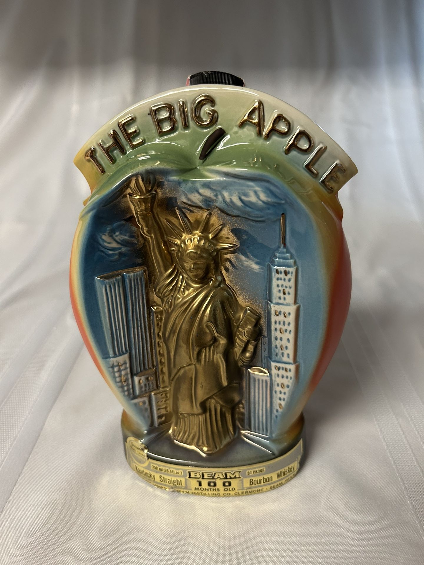 Jim Beam ™️ Decanter 1979 Big Apple “Twin Towers”