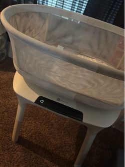 4 moms MamaRoo Sleep Bassinet