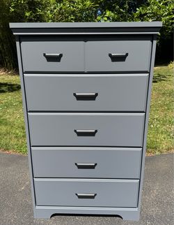 Dresser with 5 Drawers