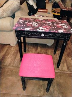 table and bench Gothic style