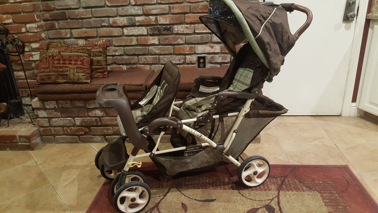 Duo Glider stroller for two