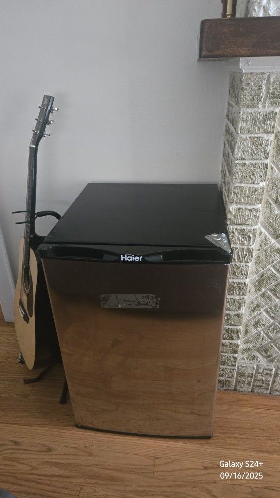 Haier HNSE05SS 4.6 cu ft Mini Refrigerator and Freezer