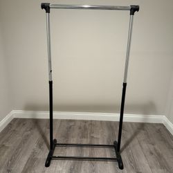 Extendable Clothes Rack