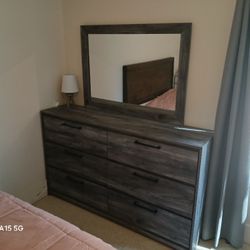 6 Drawer  Dresser W Mirror 