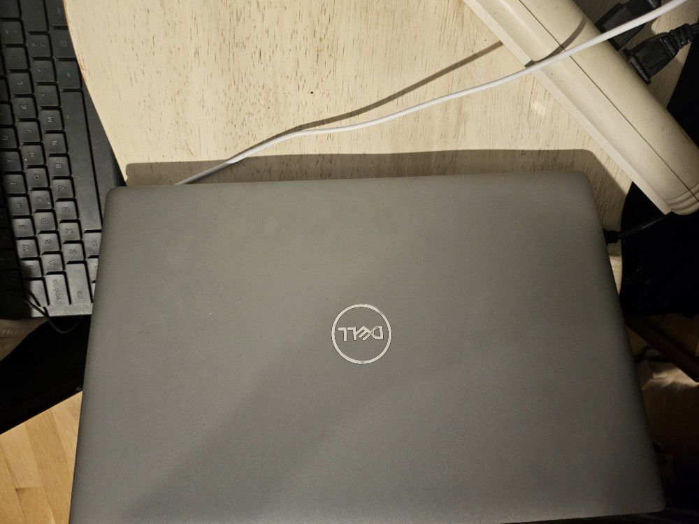Dell Lattiude 5520 With 65W Charger USB C