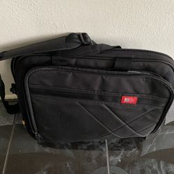 New Case Logic Laptop Bag 