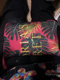 fold up Victoria’s Secret weekend bag