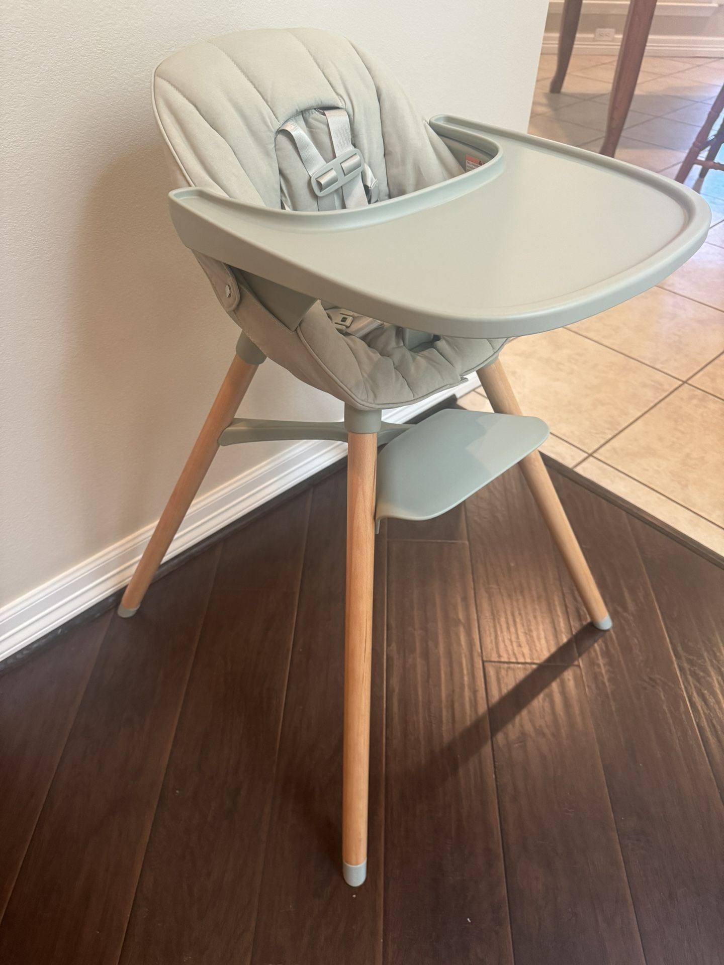 Like-new Lalo High Chair With Infant Insert