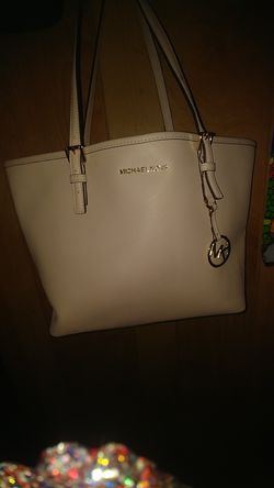 Micheal Kors purse