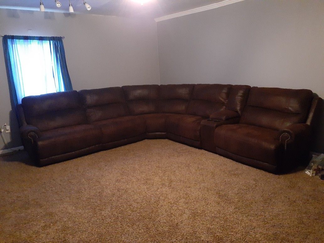 Living room set,Which has three recliners.