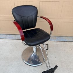 HAIR STYLIST CHAIR $25.00