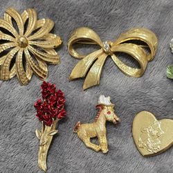 Vtg. Brooch/Pins Lot Of 6 Gold And Silvertone Monet,  Avon,  Disney,  Hong Kong Imitation Jeweller &  DM 97