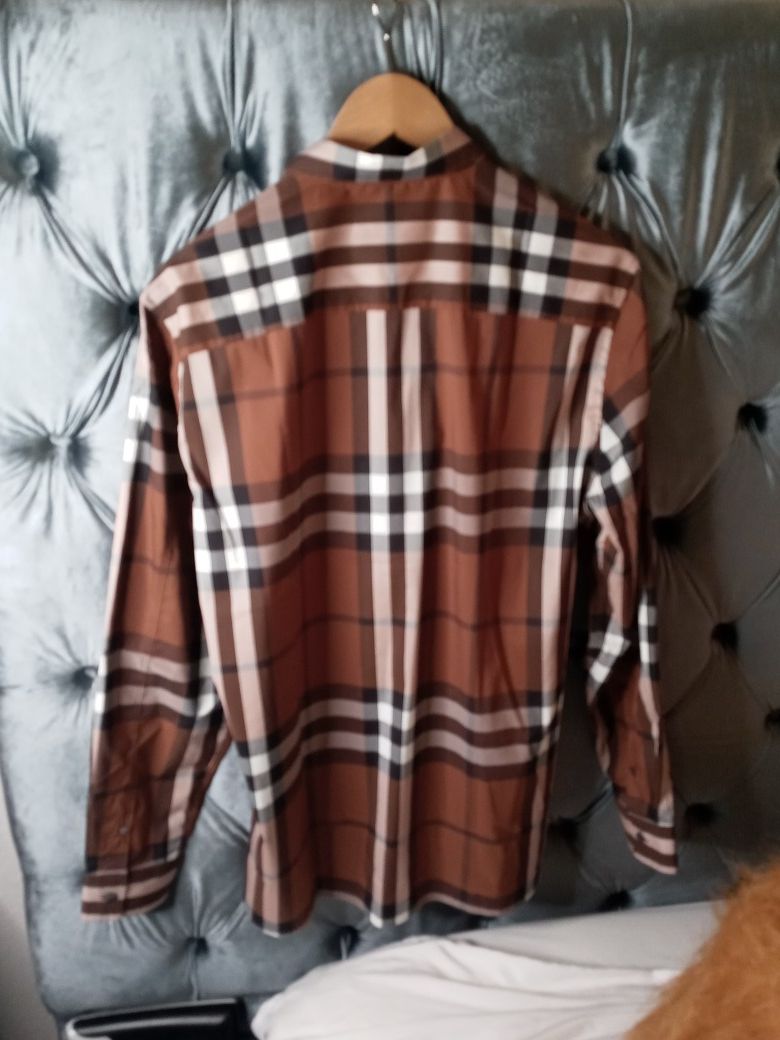 Burberry sz Large (Real Shirt)