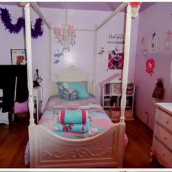 Girls Canopy Bed With Dollhouse