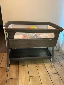 Cowiewie Baby Bassinet with Storage Shelf