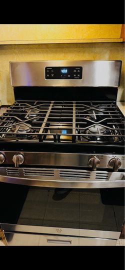 GE 30 inch wide 4 burners 4.8 Cu Ft Freestanding Gas Range - Stainless Steel