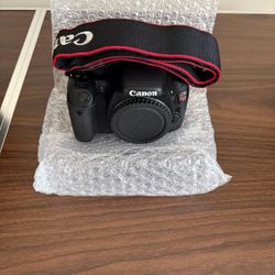 Canon EOS Digital Rebel T2i (550D) Digital Camera 