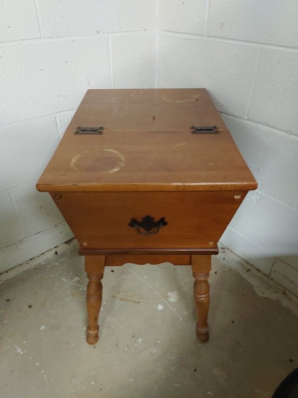 Vintage Ethan Allen Doughboy side Tale