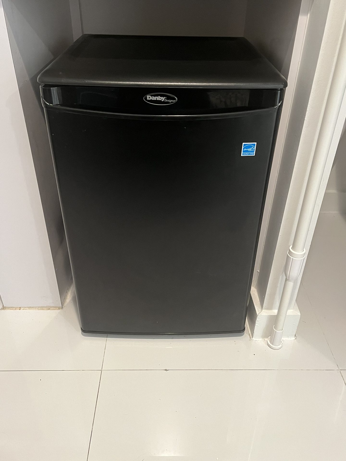 Black Mini Fridge for Sale in Miami, FL OfferUp