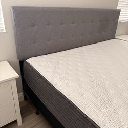King size bed complete w/ Beautyrest Mattress