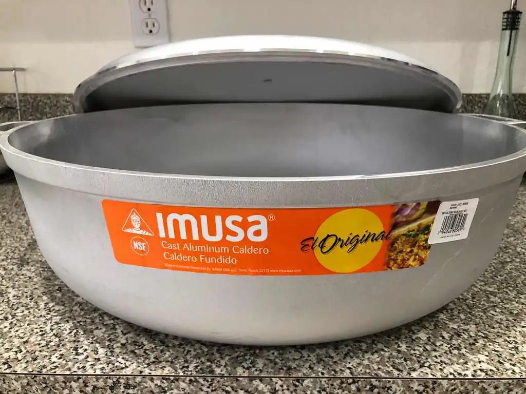 Imusa 26.8 Quart X-Large Traditional Colombian Caldero (Dutch Oven)