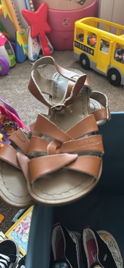 Saltwater girl sandals size 2