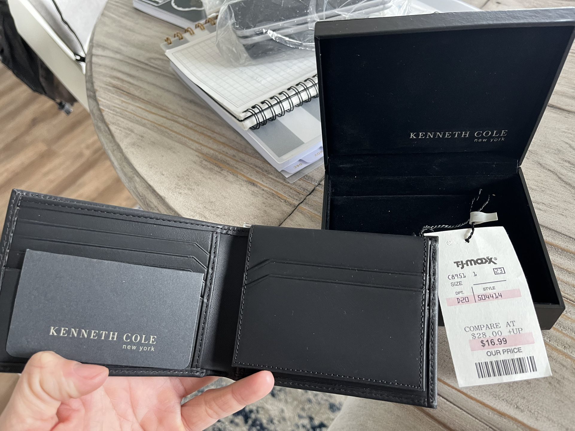 New Kenneth Cole Leather Wallet 