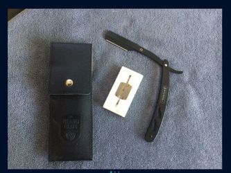Beard Club straight razor and leather pouch