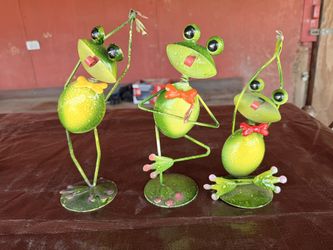 Metal Frog Figurines