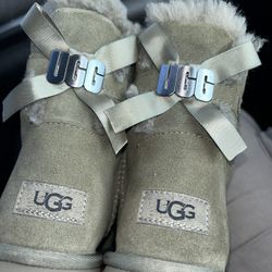 Olive UGG Mini Bailey Size 8 Brand New